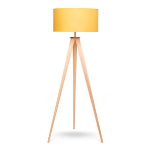 Stojací lampa s dřevěnými nohami a žlutým stínidlem loomi.design Karol
